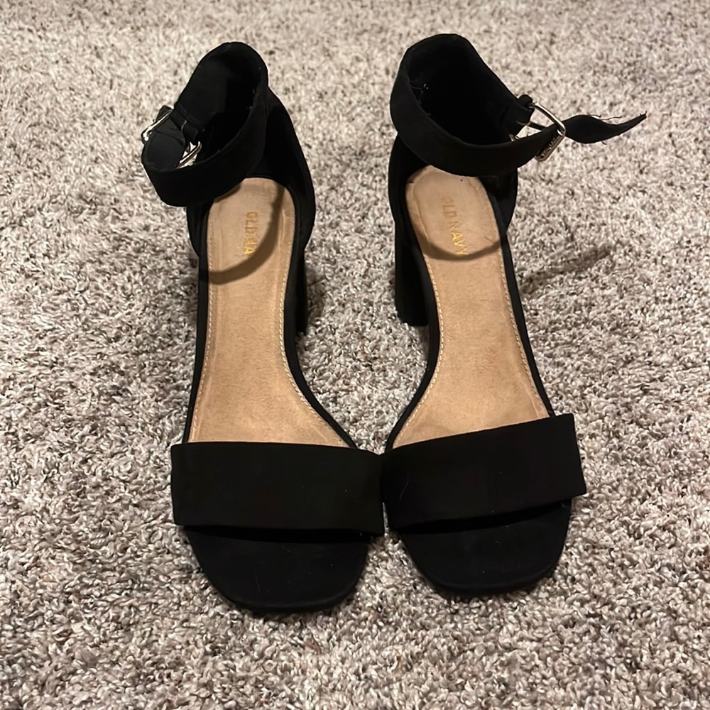 OLD NAVY BLACK HEELS